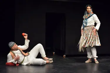 نمایش "چل گیس"در تالار چهارسو تئاتر شهر