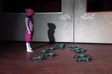 نمایش "عقل صورتی یا مدادی که فقط مشق نمی‌نوشت"