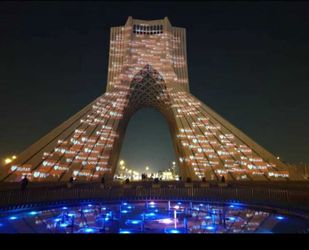 ویدیو مپینگ همدردی با کشورهای درگیر با کرونا بر روی برج آزادی تهران