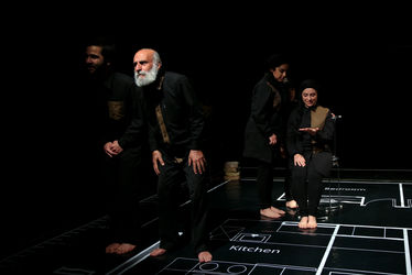 اجرای نمایش "سانتی متر" در سالن استاد انتظامی - خانه هنرمندان