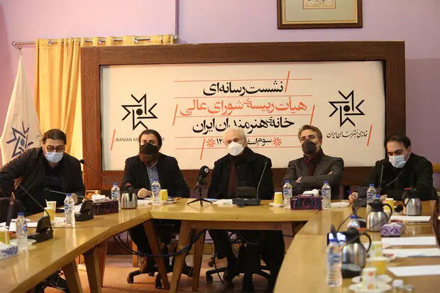 وزیر ارشاد مخالف مالیات دادن هنرمندان است/ مدیر عامل خانه موسیقی:   مالیات بدهیم حق کپی رایت را قانون می کنید؟ /ایرج راد:  مالیات بدهیم بیمه می شویم؟ / اتحاد هنرمندان علیه لغو معافیت مالیاتی هنرمندان