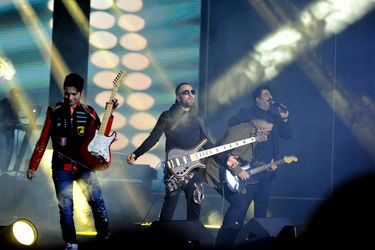 کنسرت بهنام بانی در اولین شب جشنواره موسیقی فجر در برج میلاد