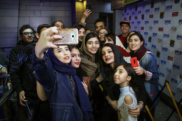 اکران مردمی فیلم "یک اتاق تاریک" در سینما آزادی