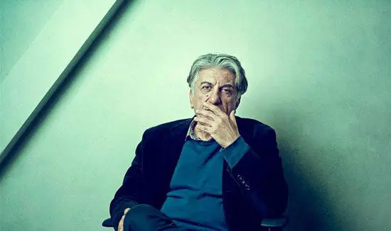 رضا کیانیان کارگردان تئاتر شد 