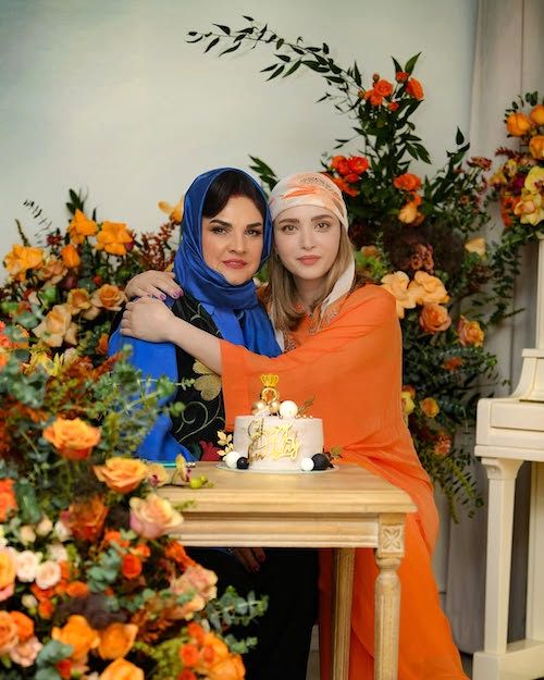 استایل نارنجی بهنوش طباطبایی در تولد