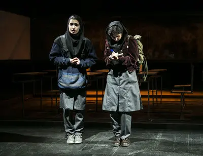 ببینید: قصه یک سوءتفاهم در تالار مولوی/ رابطه دو دختر همکلاسی