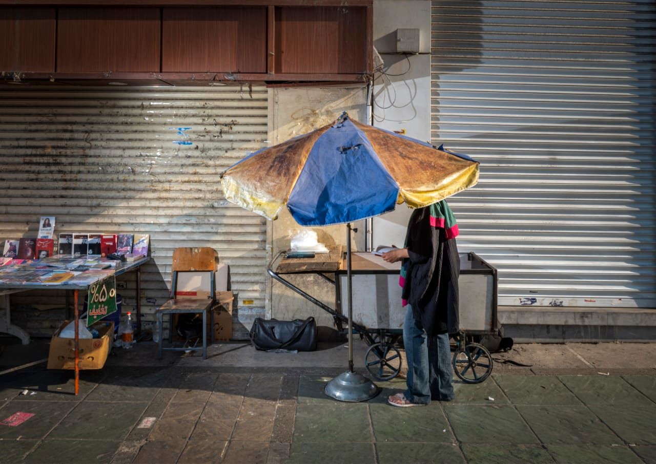 ببینید: نوستالژی بساط کتاب و کتاب فروشی های انقلاب به روایت میترا بهمنی