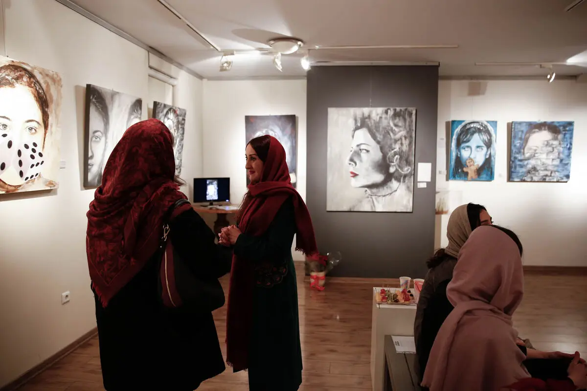 افتتاحیه نمایشگاه نقاشی های فائزه افجه نیا در گالری شَلمان