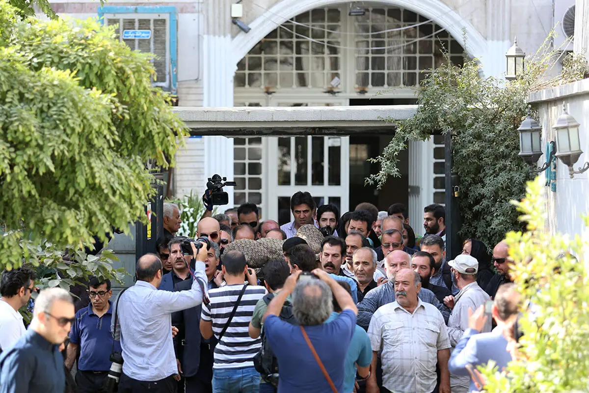 تشییع پیکر سید ضیاءالدین دری از خانه سینما