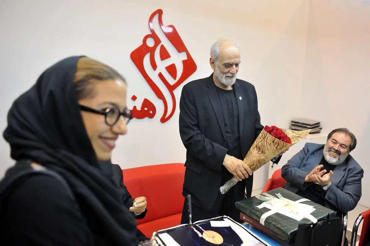 جشن تولد ۷۷ سالگی آیدین آغداشلو در نمایشگاه مطبوعات