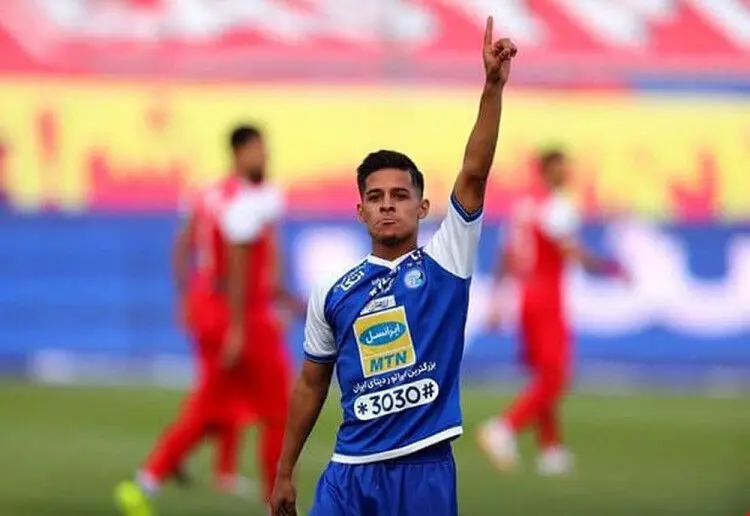 مهدی قائدی به بازیکن پرسپولیس حمله کرد | بازیکن استقلال به سیم آخر زد