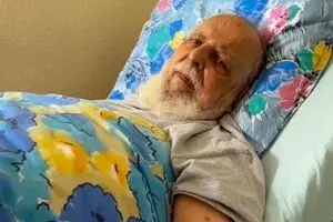 ابراز محبت هوشنگ ابتهاج به کودکان/ تصاویر دیده نشده از استاد سایه