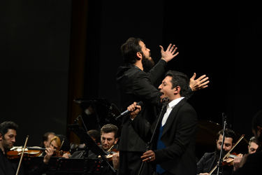 کنسرت ناصر چشم‌آذر به همراه اشکان خطیبی در تالار وحدت