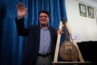 سازهایی که توسط استاد شجریان ابداع شدند/ عکس‌ها