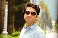 ببینید: اجرای محمد معتمدی در خیابانی در هلند