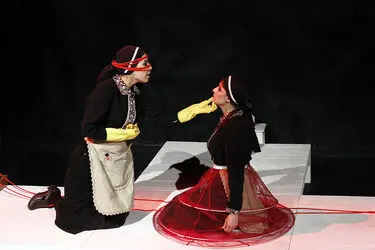 نمایش "کلفت‌ها" در موزه استاد عزت الله انتظامی‎