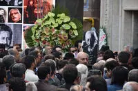 ببینید: چهره‌های هنری و سیاسی در مراسم ترحیم مشایخی/ از جواد یساری و فردوسی‌پور تا عارف و علی‌اکبر صالحی