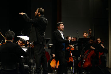 کنسرت ناصر چشم‌آذر به همراه اشکان خطیبی در تالار وحدت