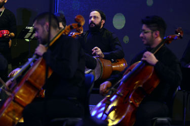 کنسرت "عاشقانه‌های ناصر چشم‌آذر" در سالن همایش‌های برج میلاد