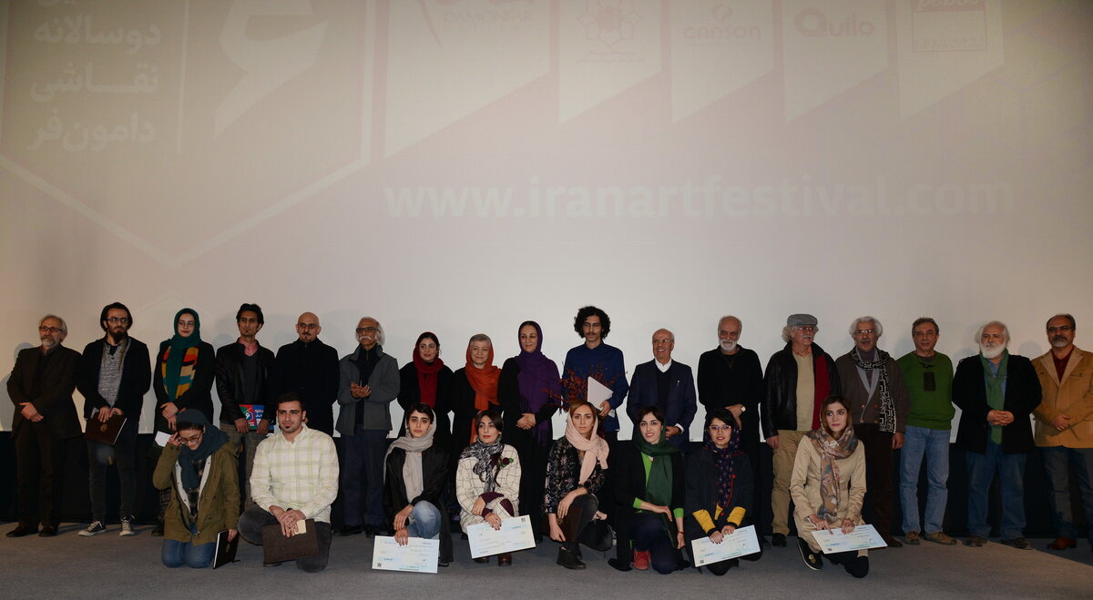 برگزیدگان ششمین دوسالانه نقاشی دامون فر را ببینید