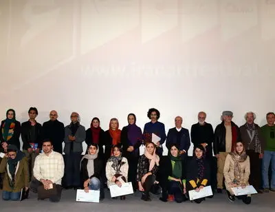 برگزیدگان ششمین دوسالانه نقاشی دامون فر را ببینید