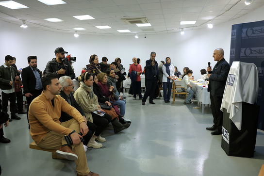 رونمایی رنگ پارچه وستا در خانه هنرمندان 