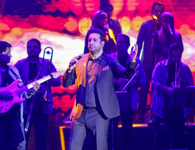 نور و رنگ و هیجان در کنسرت امید حاجیلی 