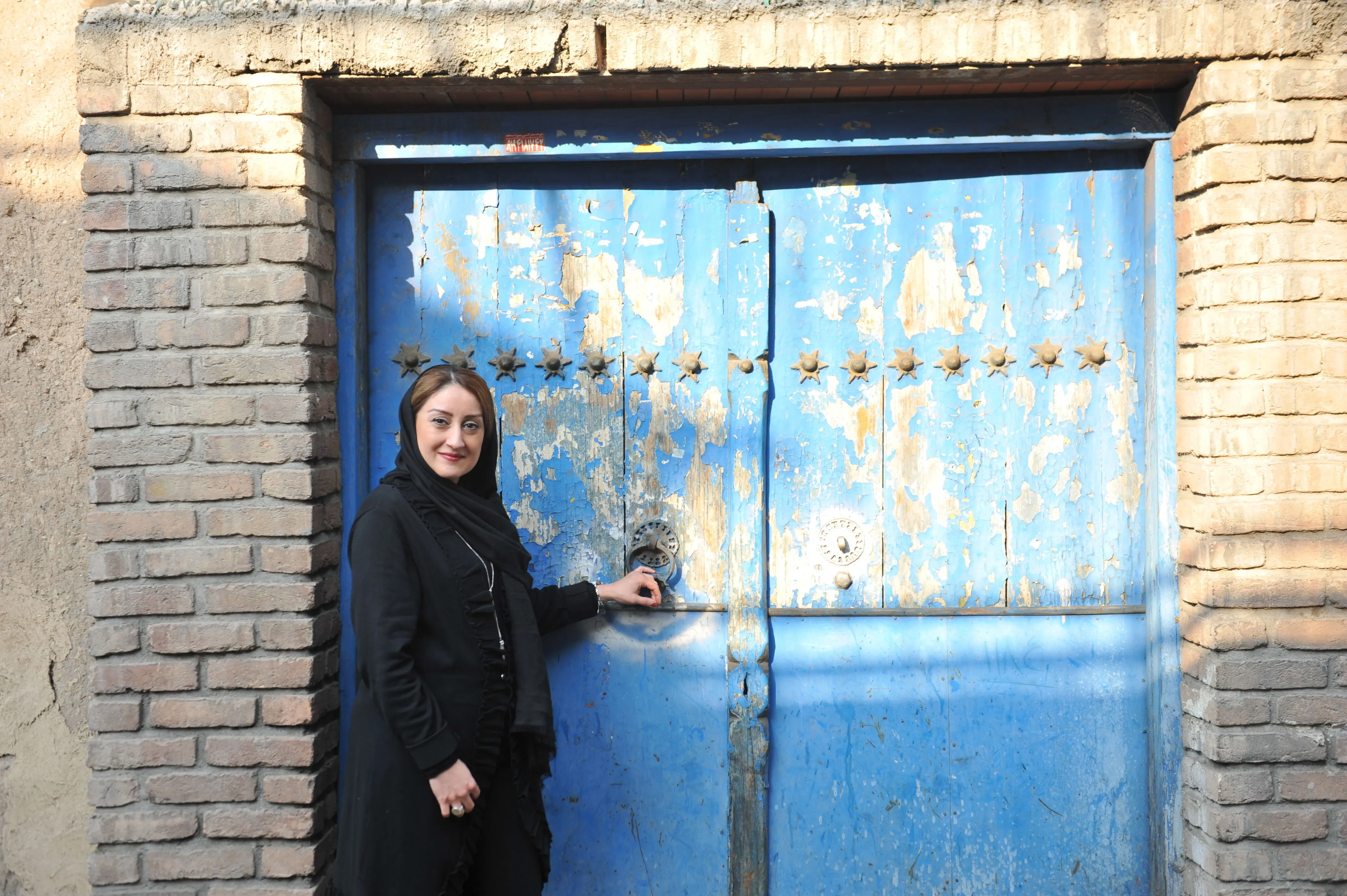 انکار زنان در یک نمایشگاه/ فائزه افجه‌نیا از نمایشگاه "نگاهی از درون" در گالری شلمان می‌گوید