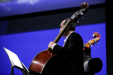 اجرای ارکستر سمفونیک ایران و اتریش (آیسو) به مناسبت بزرگداشت پرویز تناولی