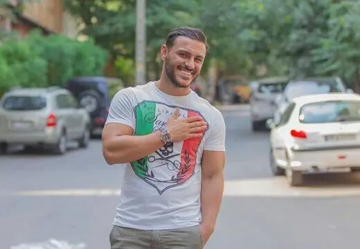 ۲ای اف ام مرد تا دوباره زنده شود/ حواشی آرمین زارعی شدن 