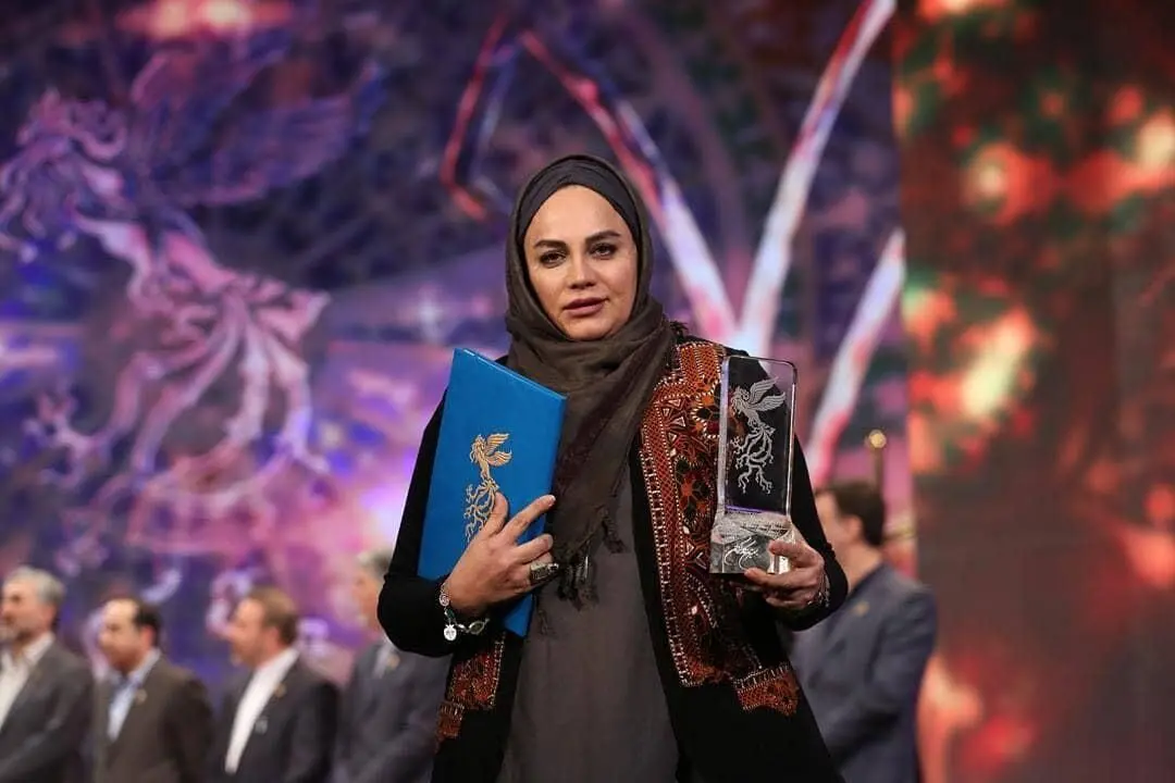 شیرازی ها خواهان توقف سریال نرگس آبیار در باغ عفیف آباد شدند/ خود سیمین دانشور هم راضی نیست!/ گویا آبیار ابتدا موافقت ضرغامی را گرفته بود اما عکس های منتشر شده از سازه ها شیرازی ها را به شدت نگران کرده است/ عکس ها