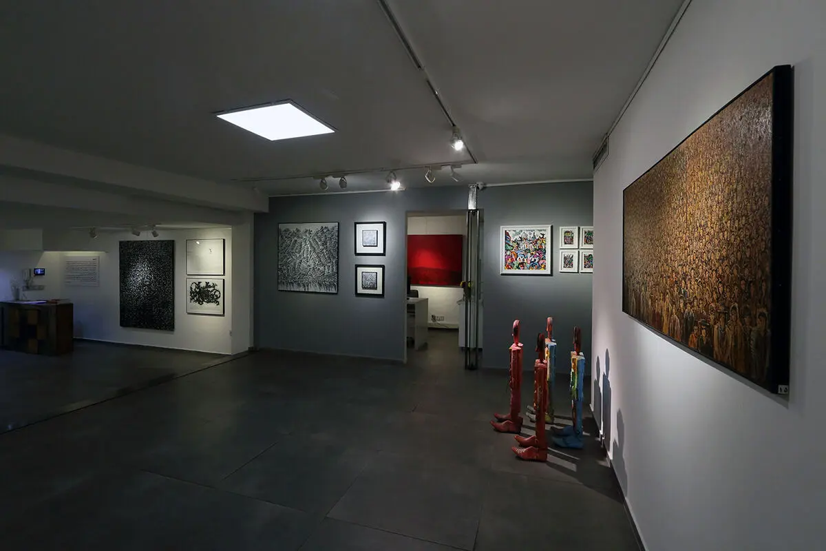“Crowding” at Mojdeh Art Gallery featuring 15 artists 