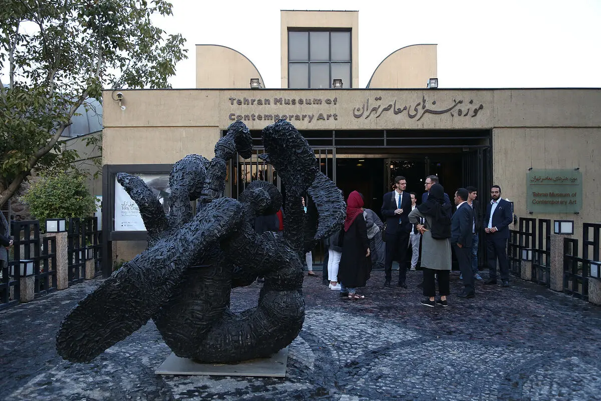 نمایشگاه تونی کرگ با عنوان 