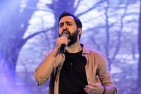 پخش اذان مهدی یراحی در مسجد اسپانیا؟/ فیلم