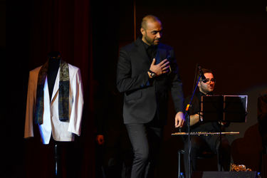 کنسرت "عاشقانه‌های ناصر چشم‌آذر" در سالن همایش‌های برج میلاد