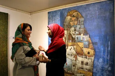 ببینید: فقر و مشکلات اقتصادی در نقاشی‌های مهدی دشتی
