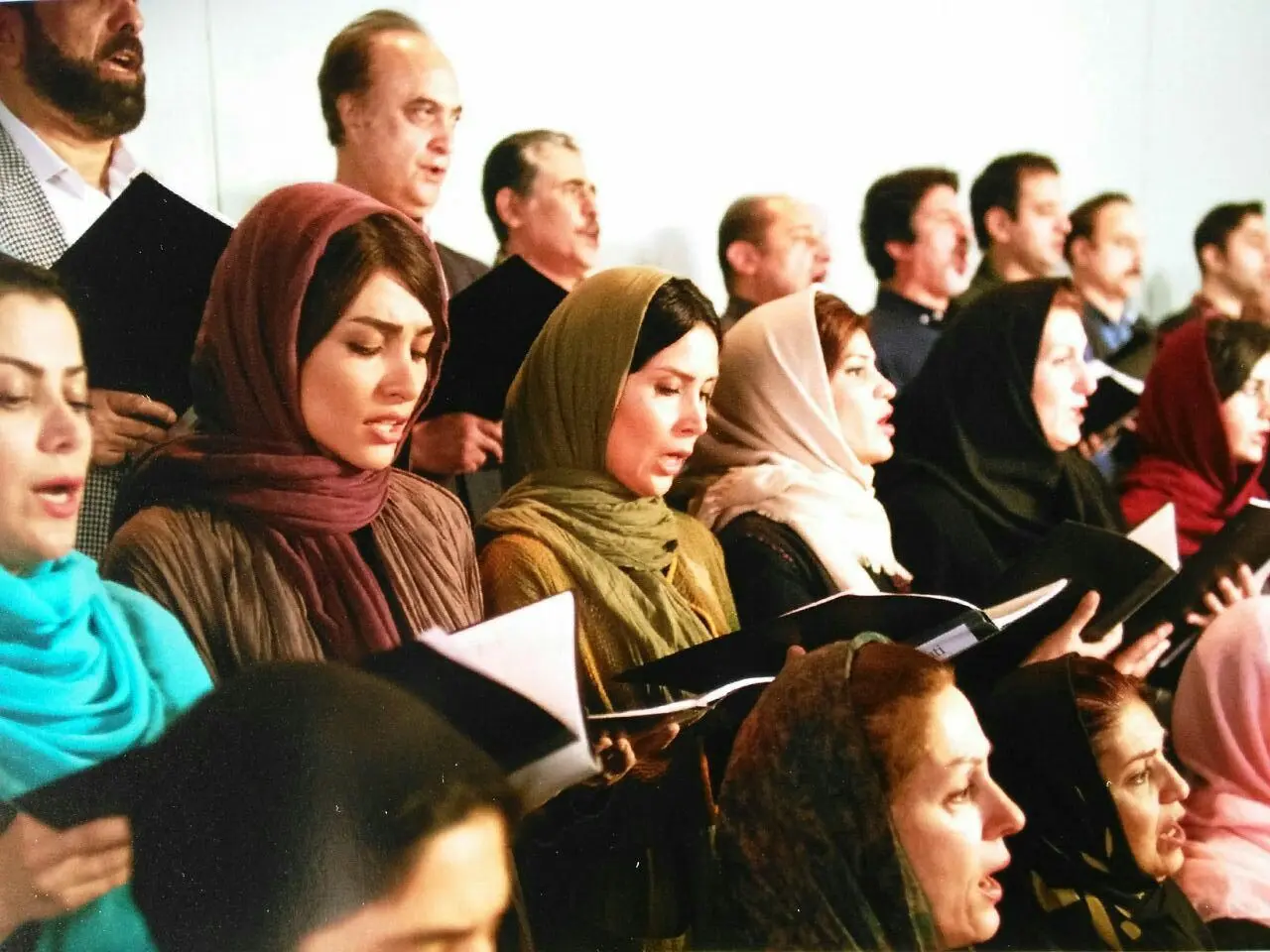 با دیدن زنان بی‌روسری این فیلم ایرانی چه حالی می‌شوید؟