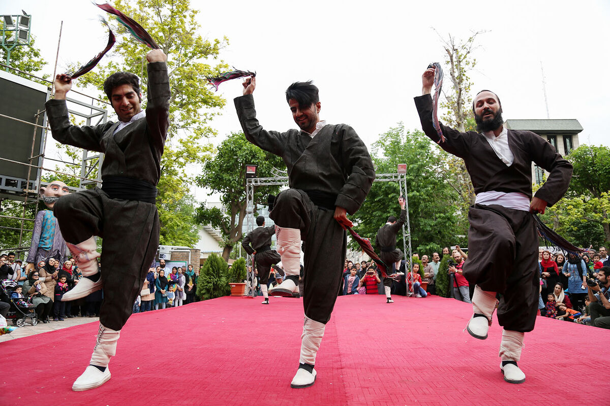 جشن خانه تئاتر در فضای باز خانه هنر مندان