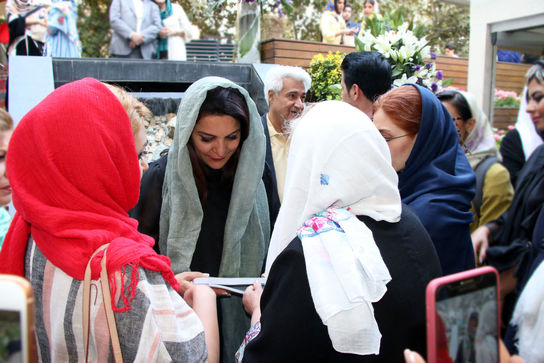 نمایشگاه نقاشی تهمینه میلانی در گالری ایوان