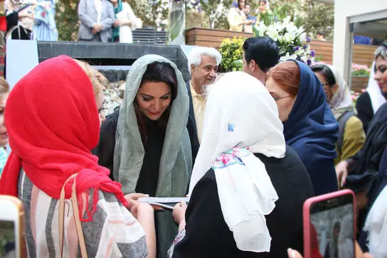 نمایشگاه نقاشی تهمینه میلانی در گالری ایوان