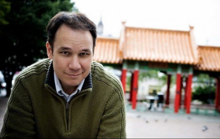 کار عجیبی که یک نویسنده در اینستاگرام انجام می‌دهد 