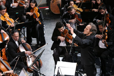 اجرای ارکستر سمفونیک تهران به رهبری شهرداد روحانی در دومین روز جشنواره موسیقی فجر