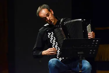 کنسرت‌های "شب‌های گروه بی" در تالار وحدت 2