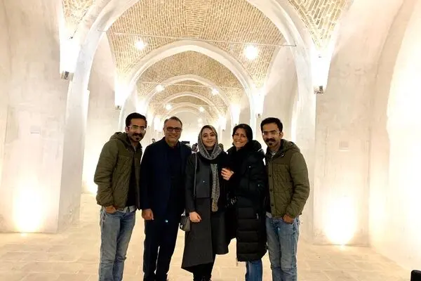 ببینید: عکس های عاشقانه ایوان‌ دِ روزا در فضایِ هنری هشت‌چشمه کاشان