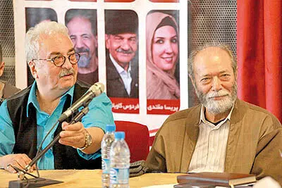 نمایش علی نصیریان روی صحنه