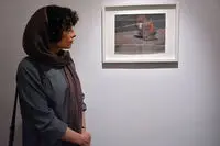 نمایشگاهی پس از یک دهه سکوت/  مجموعه ای درباره ی زنده ماندن در عین مبارزه را ببینید