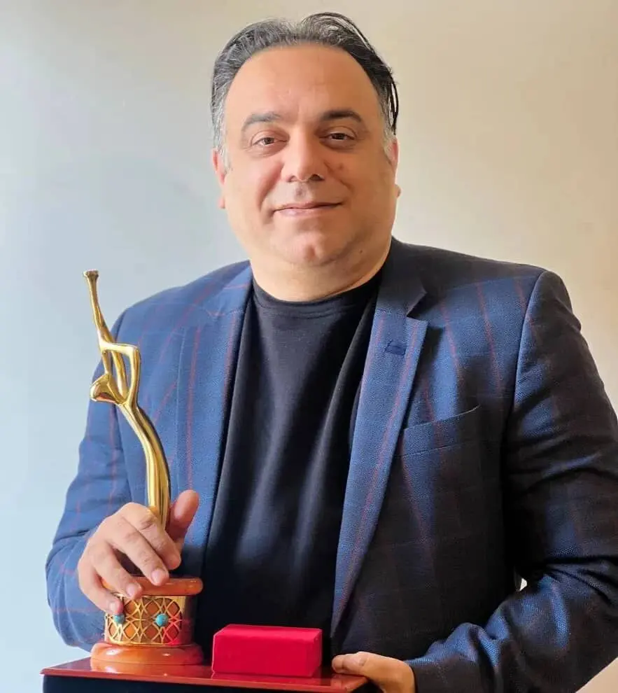 حسن عبدالهاشم پور برنده تندیس طلایی سومین جشنواره رادیویی پژواک 