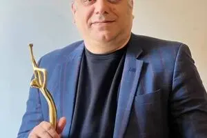 حسن عبدالهاشم پور برنده تندیس طلایی سومین جشنواره رادیویی پژواک 
