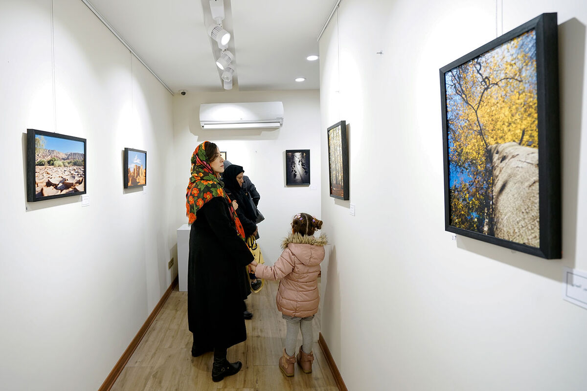چهاردهمین نمایشگاه گروهی انجمن عکاسان نگاه در نگارخانه بهارک