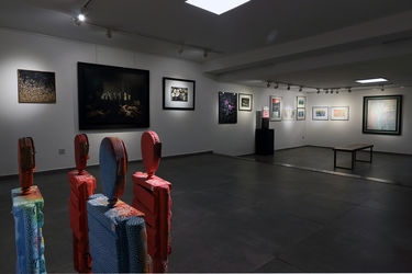 “Crowding” at Mojdeh Art Gallery featuring 15 artists 